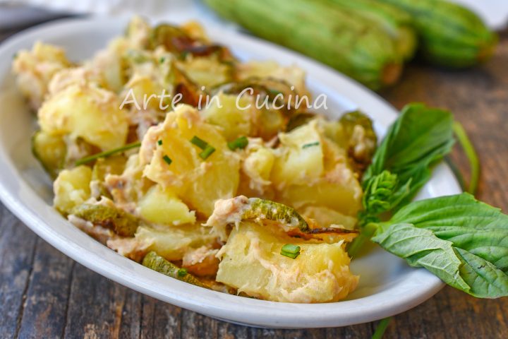 Patate tonnate con zucchine insalata fresca