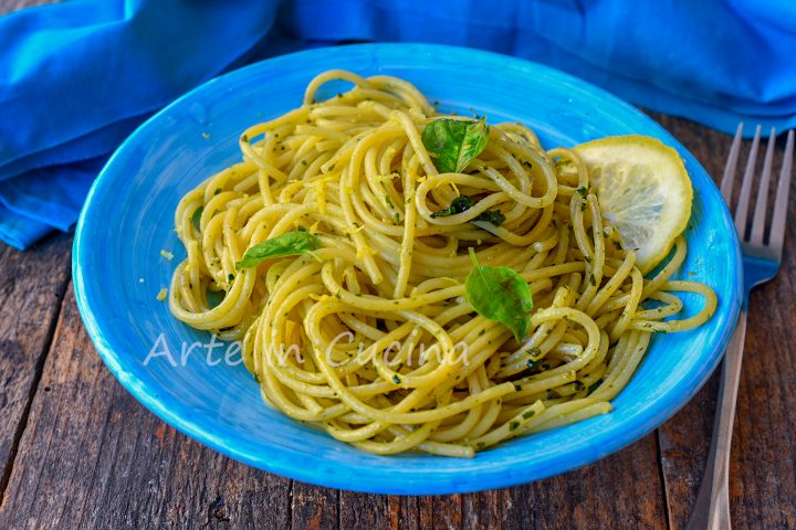 Spaghetti al pesto di limoni ricetta procidana