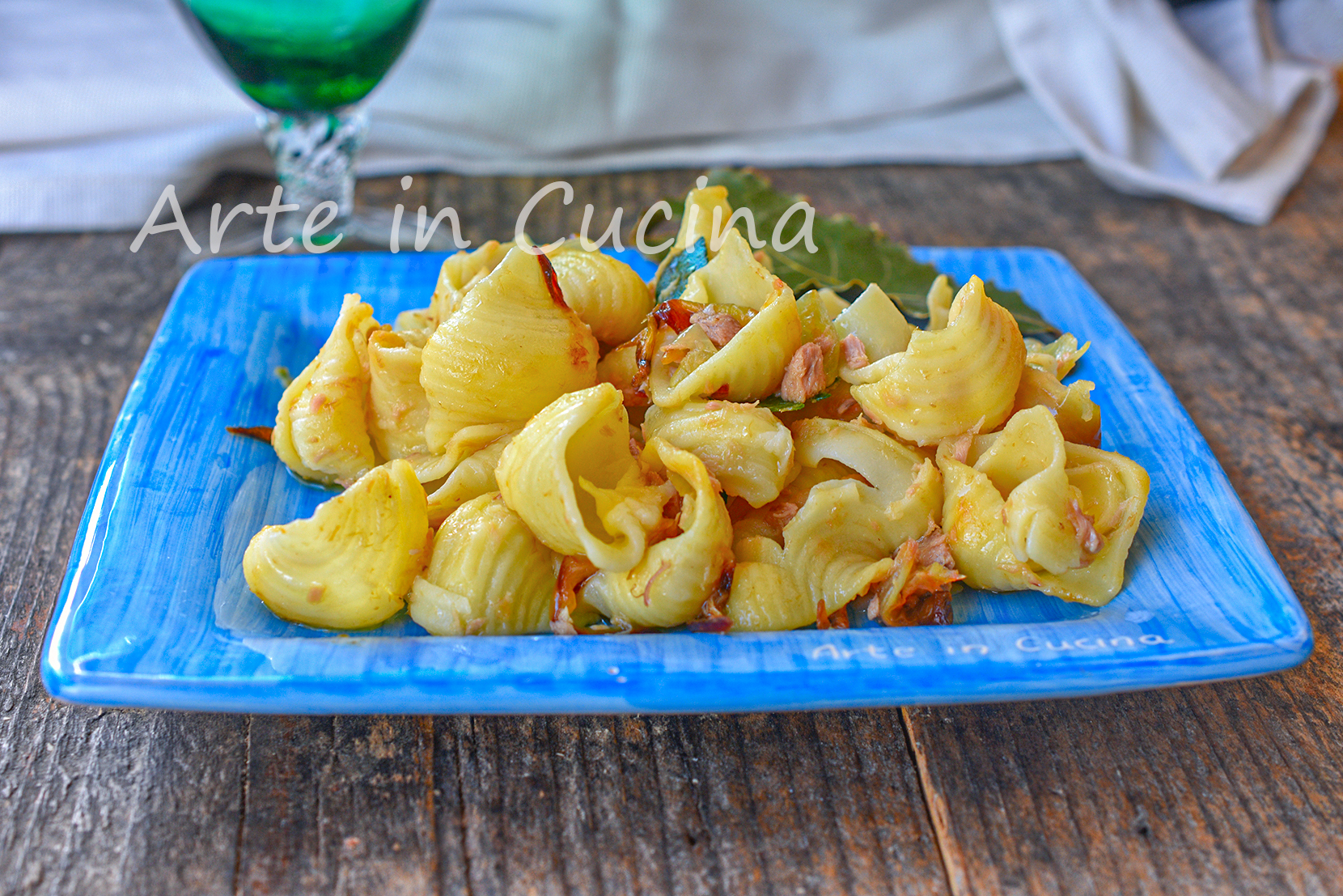 Chiocciole con cipolle e tonno pasta veloce