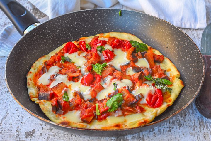 Piadipizza in padella con melanzane