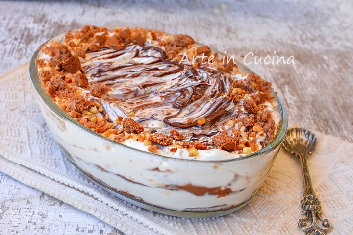 Dolce veloce nutella e panna con biscotti