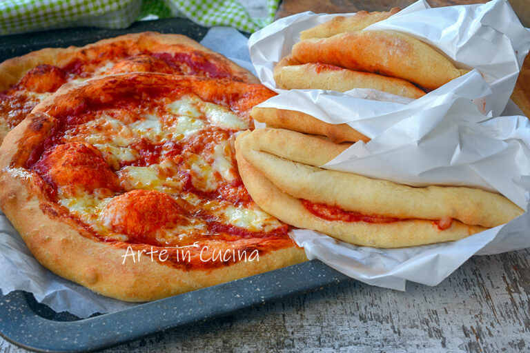 PIZZA A PORTAFOGLIO a LIBRETTO NAPOLETANA street food