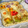 Pizza pane decorata con verdure veloce