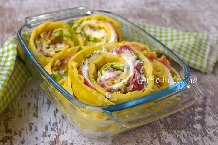 Rotolo di crepes con speck e zucchine