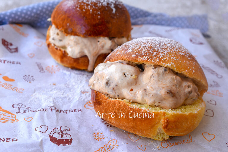 BRIOCHE CON GELATO al CAFFè soffici e golose