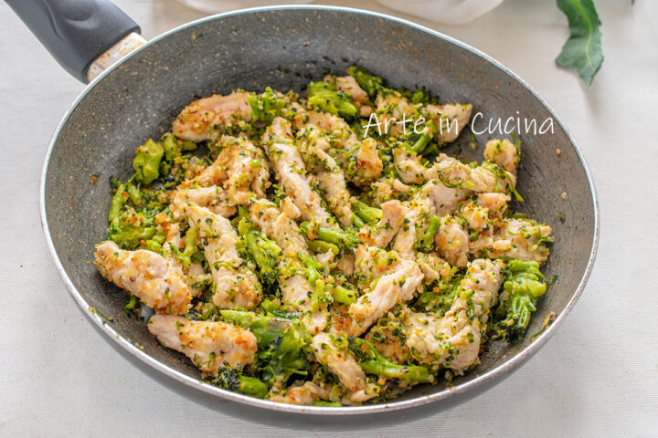 Straccetti di pollo e broccoli in padella