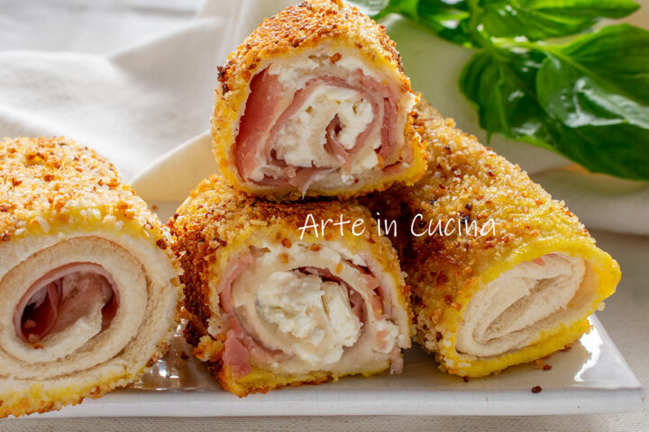 Rotolini di pane speck e feta in padella