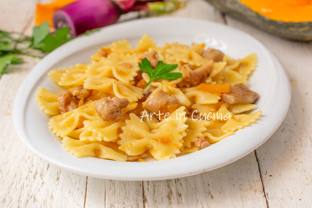 FARFALLE con ZUCCA SALSICCIA e funghi primo piatto autunnale
