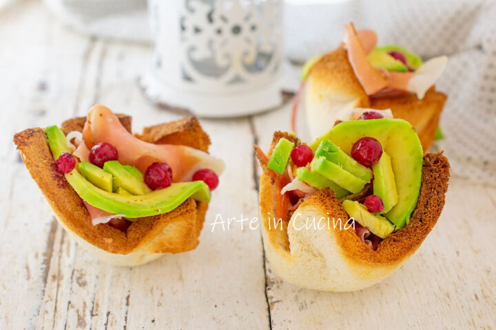 Cestini di pancarrè con speck e avocado