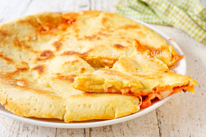 TORTA RUSTICA con mozzarella e pomodoro