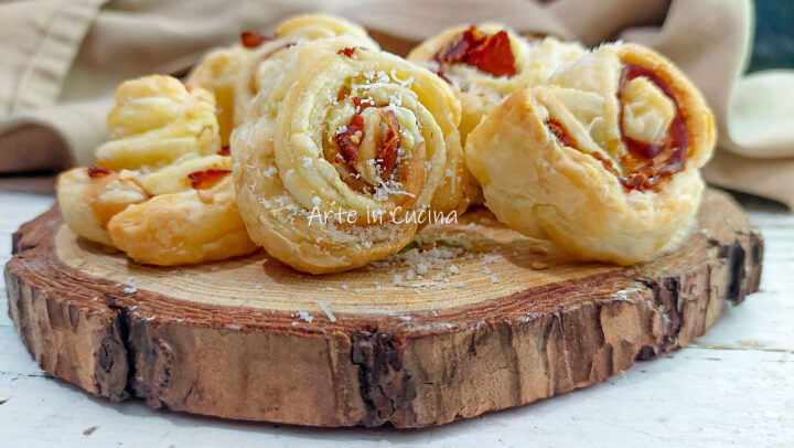GIRELLE di SFOGLIA al PARMIGIANO e speck