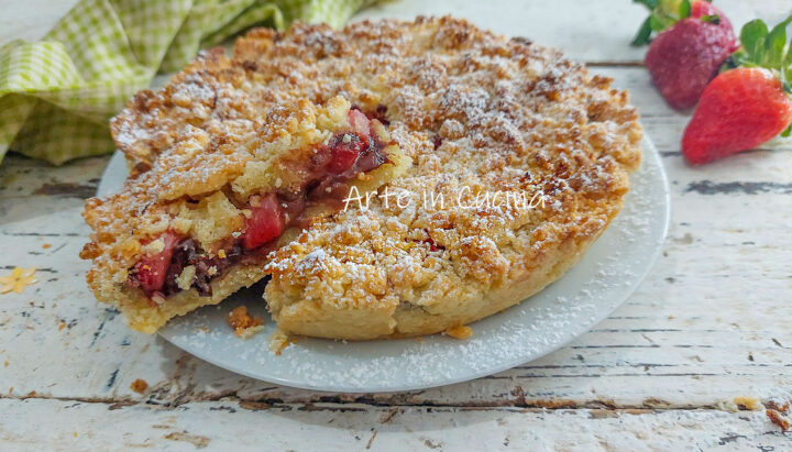 CROSTATA di BRICIOLE FRAGOLE e NUTELLA