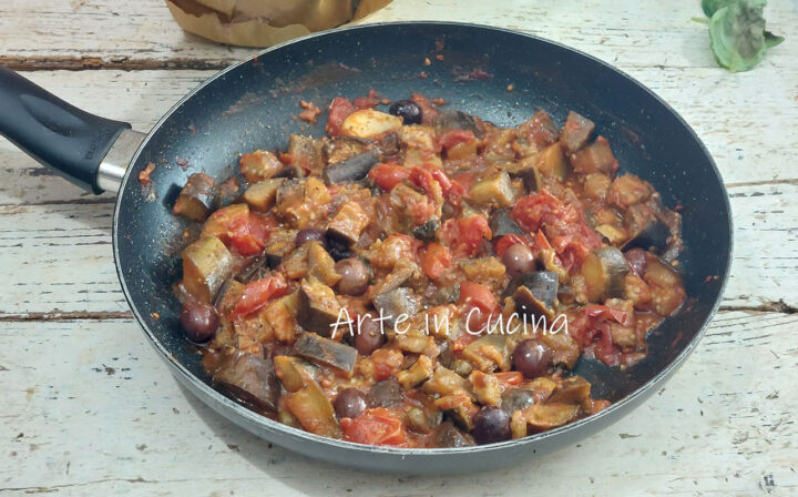 MELANZANE con OLIVE e CAPPERI in padella