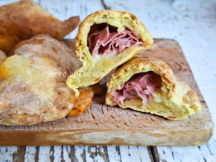 PANZEROTTI di PATATE con prosciutto e provola
