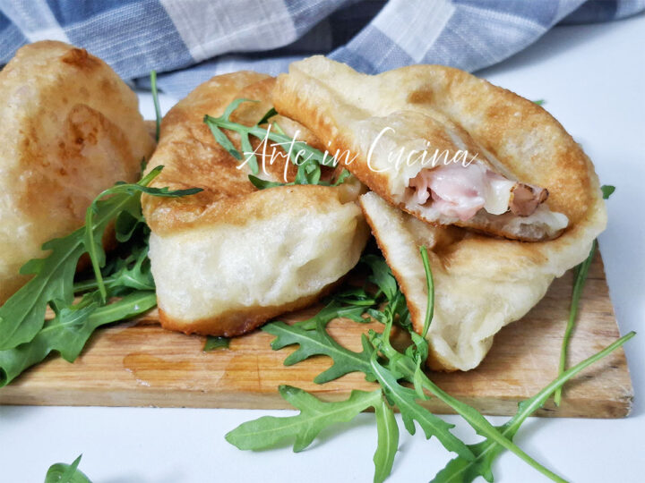 PANZEROTTI FRITTI STRACCHINO e speck