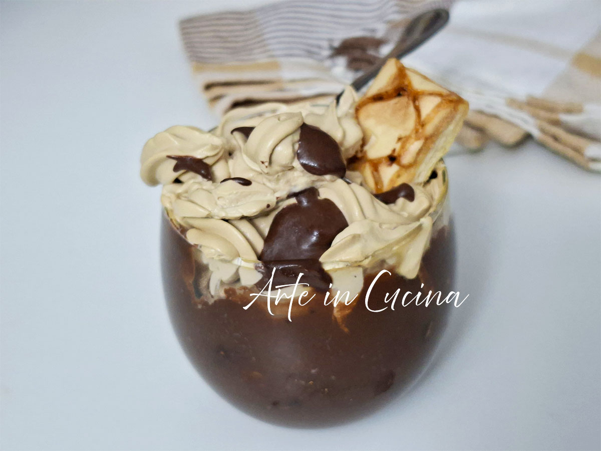 COPPETTE al CIOCCOLATO con crema al caffè e yogurt