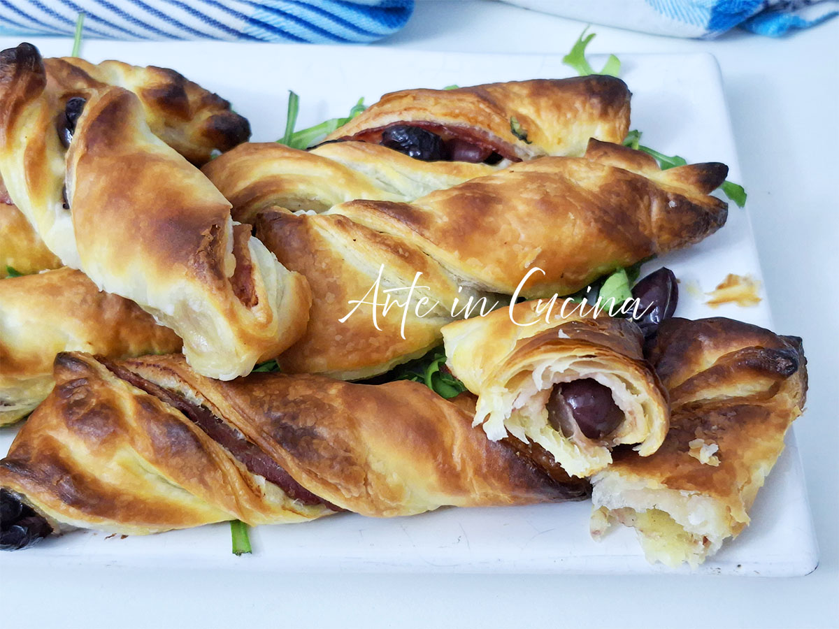 FRUSTE di SFOGLIA con OLIVE e PANCETTA antipasto 5 minuti