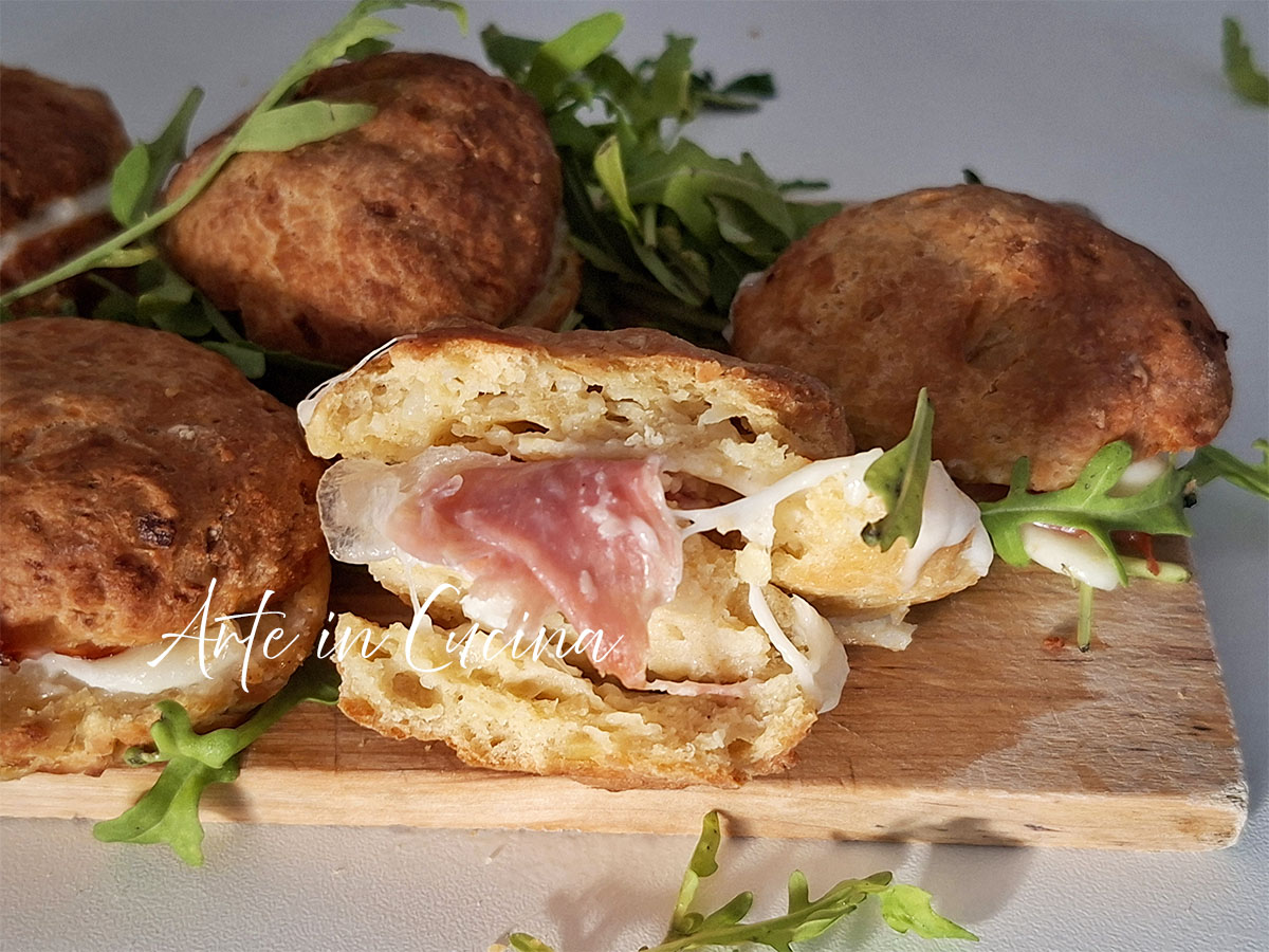 BRIOCHE SALATE VELOCI speck e provola