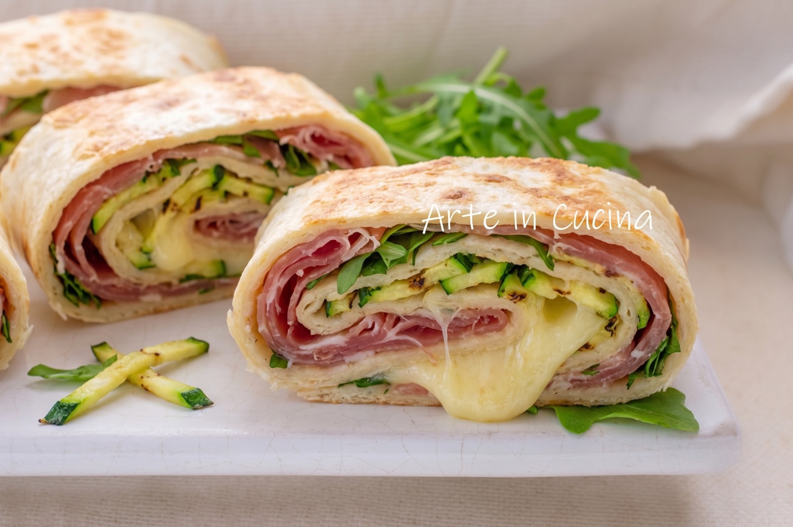 ROTOLINI di PIADINA CRUDO e ZUCCHINE
