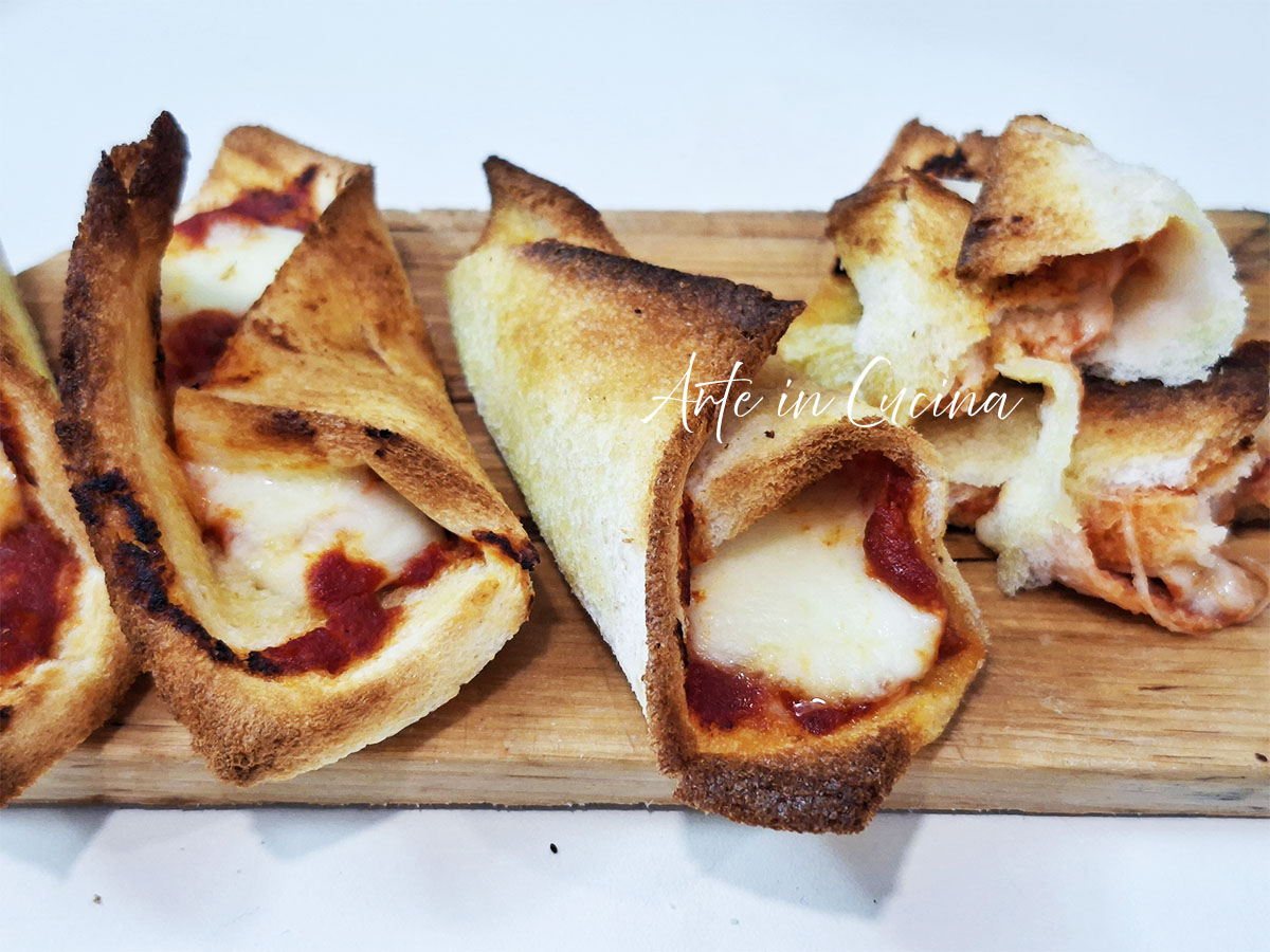 CANNOLI di PANCARRè alla PIZZA: idea geniale per una cena estiva in 5 minuti
