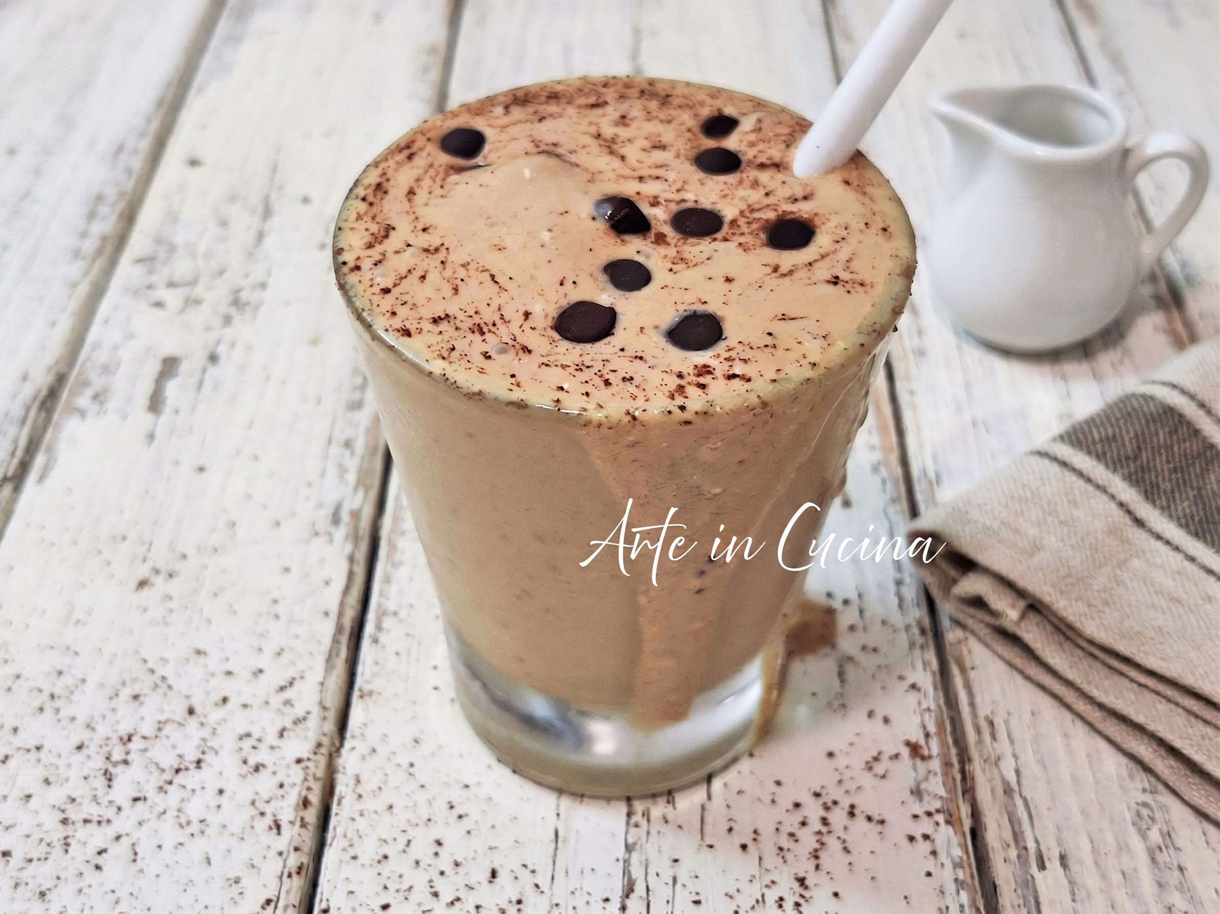 MILKSHAKE al CAFFè: frappè freddo e cremoso con latte di mandorla