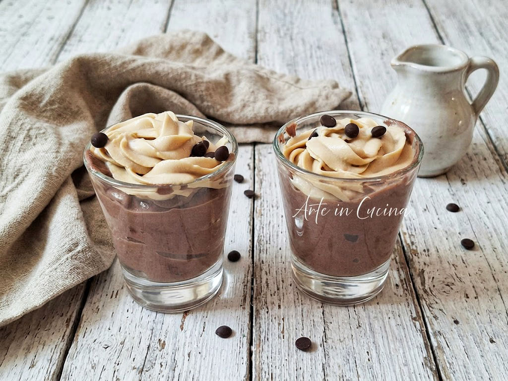 MOUSSE al CACAO con YOGURT e crema al caffè