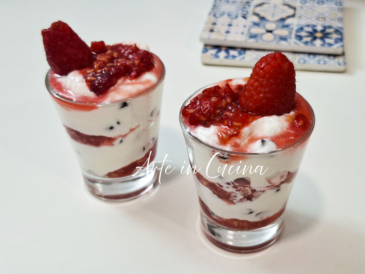 MOUSSE ai LAMPONI: la ricetta del dolce al cucchiaio freddo e veloce