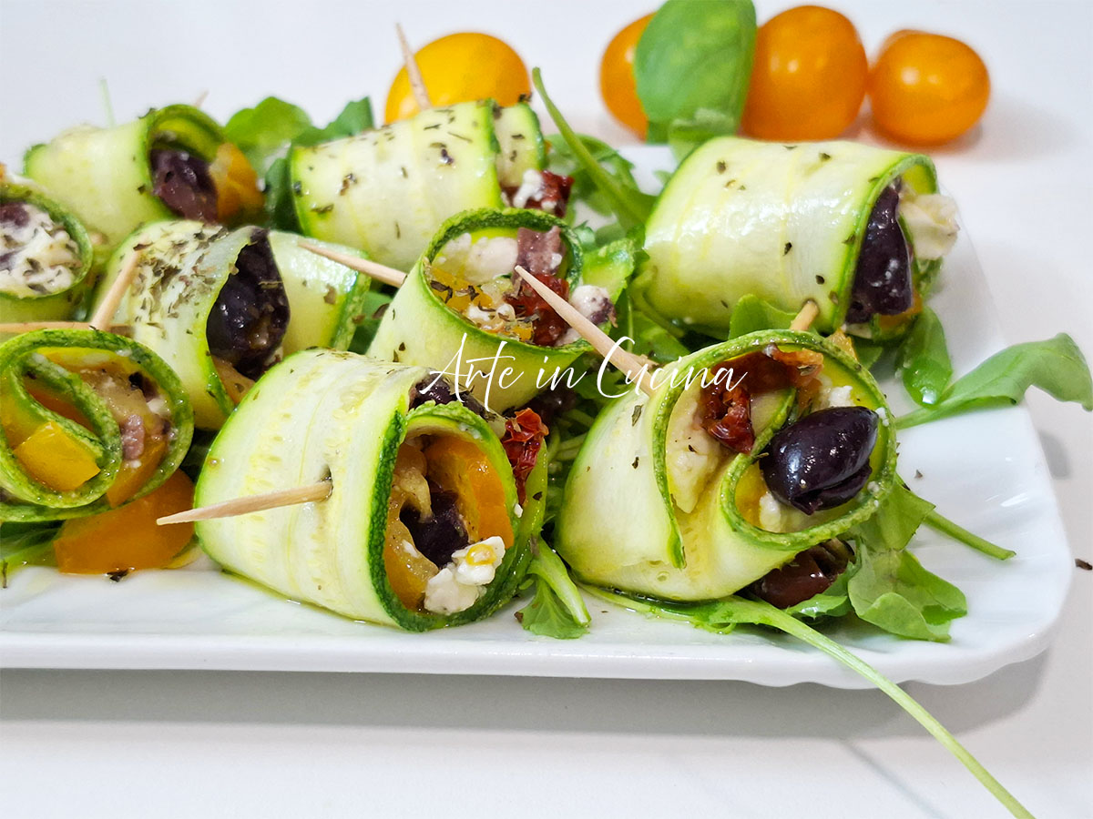 ROTOLINI di ZUCCHINE alla MEDITERRANEA: involtini freddi senza cottura