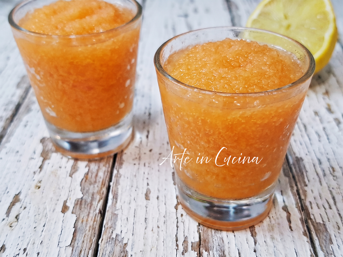 Granita di melone senza gelatiera dolce freddo al cucchiaio