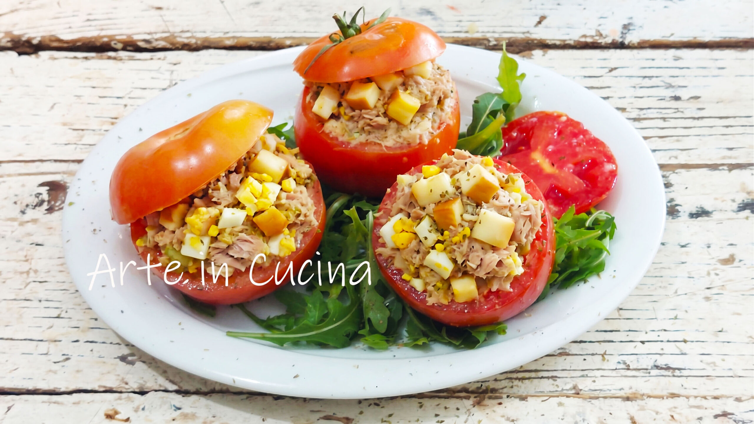 Pomodori freddi ripieni di tonno e uova