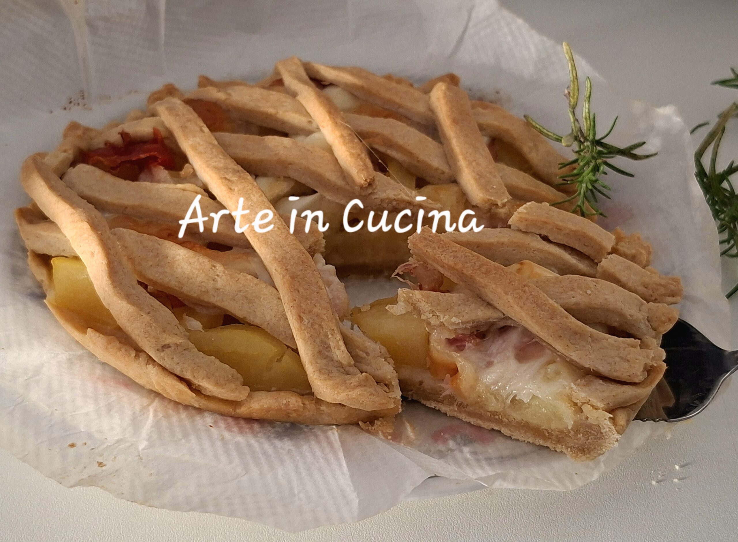 Crostata con patate speck e provola: ricetta salata
