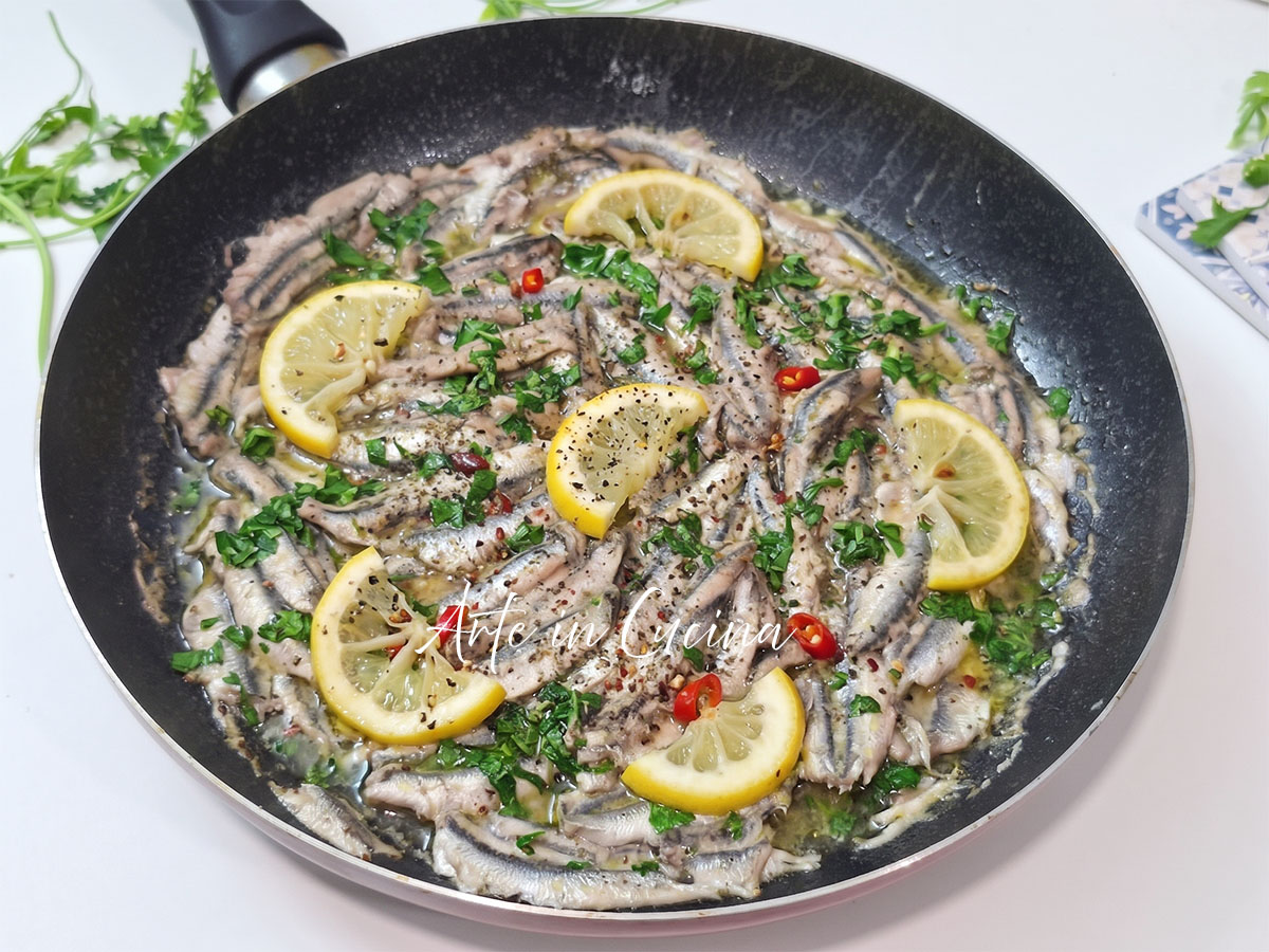 Alici al limone in padella, secondo leggero e veloce