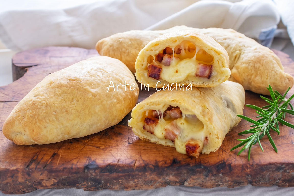 Calzoni con pancetta e provola: fritti o al forno