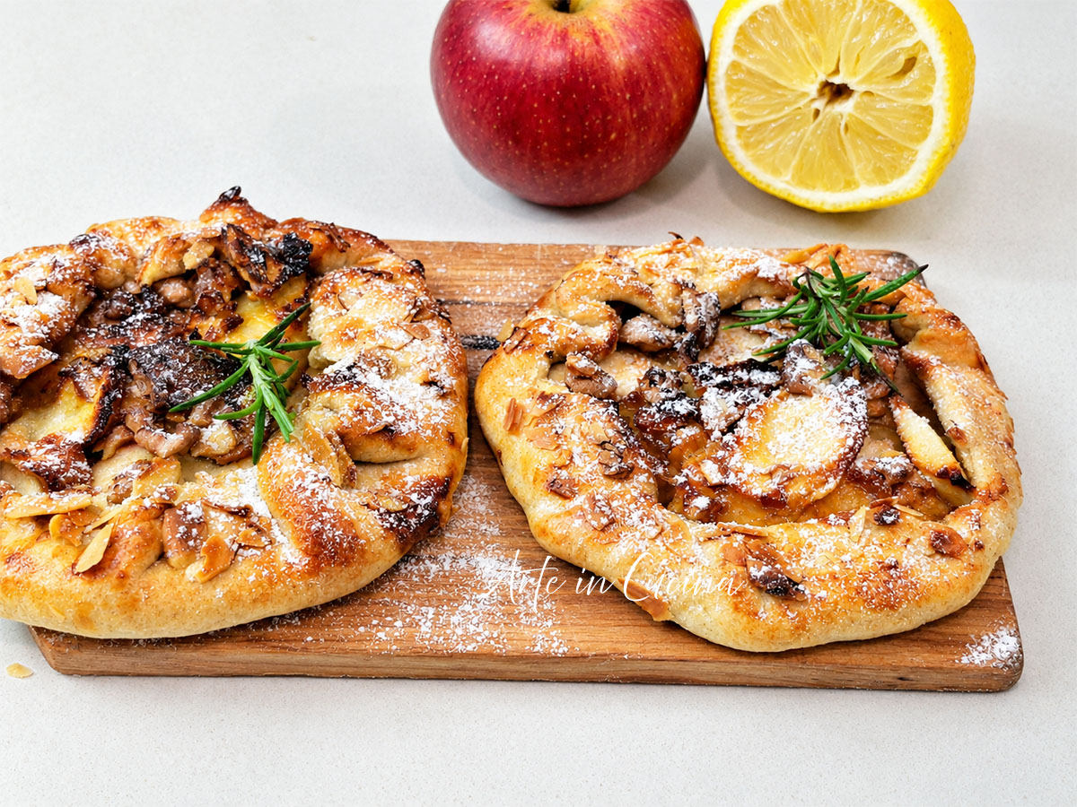 Crostatine rustiche alle mele e noci (Mini galette senza stampo)