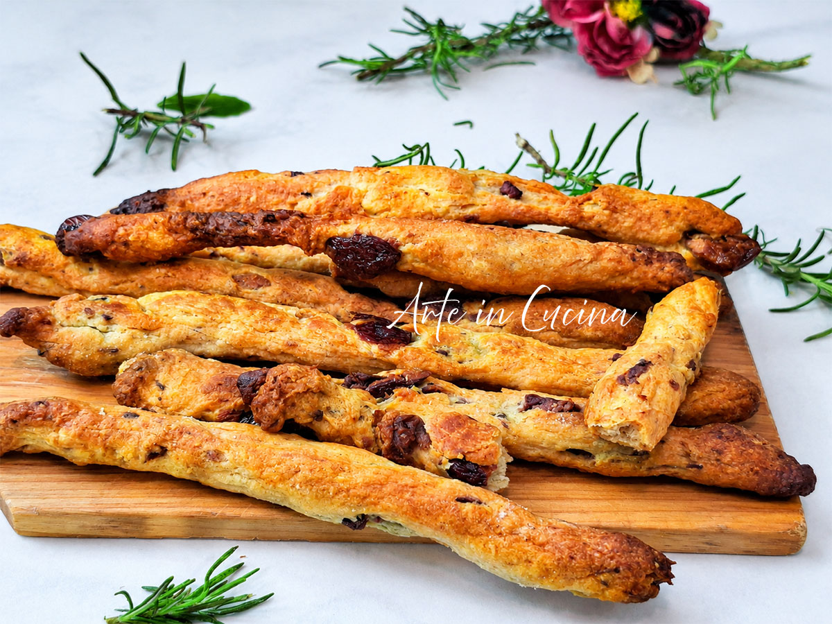 Grissini di patate alle olive bastoncini facili e veloci