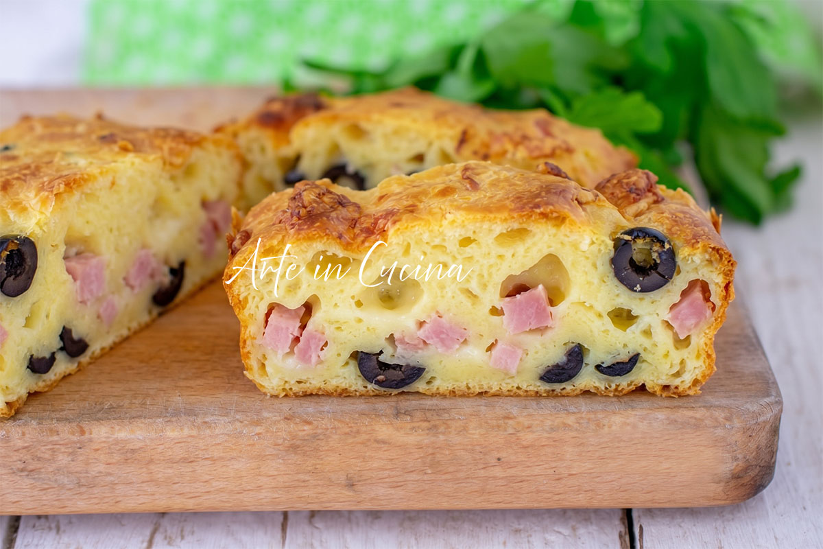 Plumcake salato con prosciutto e olive