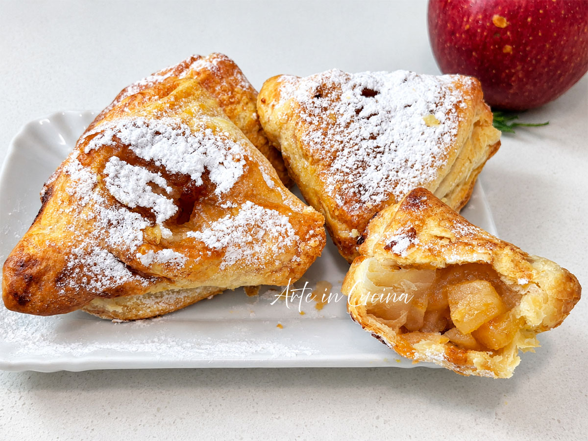 Triangoli di sfoglia alle mele e marmellata pronti in 5 minuti
