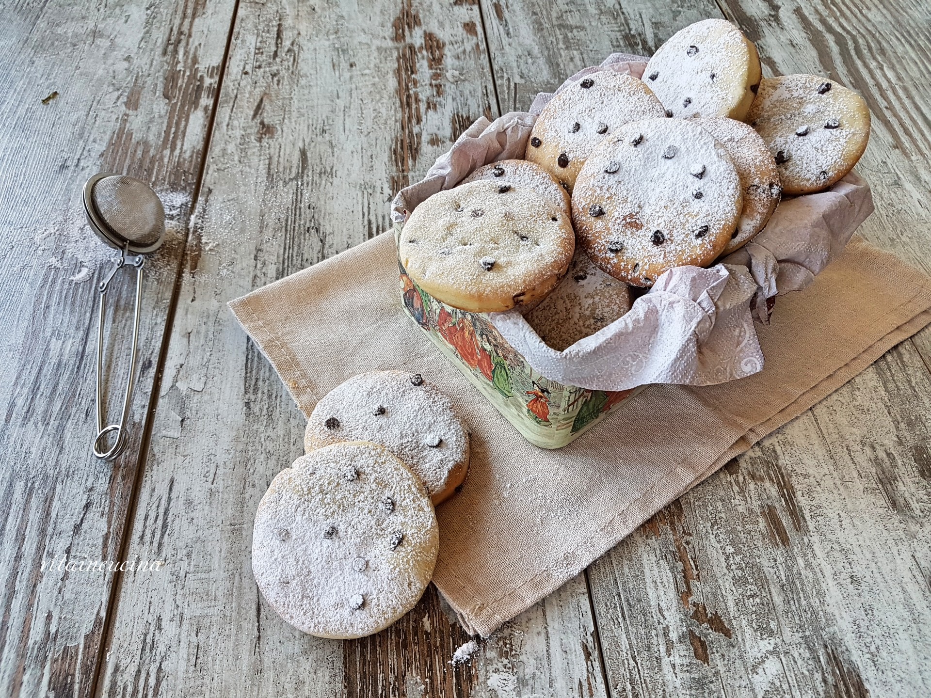 BISCOTTI CON RICOTTA E GOCCE DI CIOCCOLATO Vitaincucina