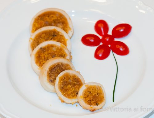 Calamari ripieni con mollica, ricetta tradizionale siciliana