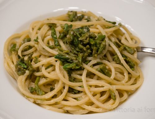 Spaghetti con asparagi selvatici, ricetta siciliana