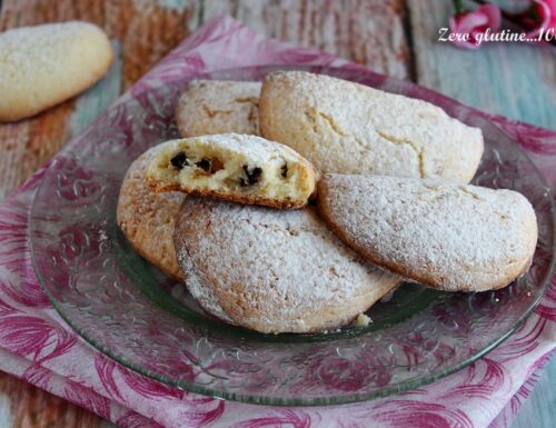 Ravioli dolci di pasta frolla ripieni di ricotta