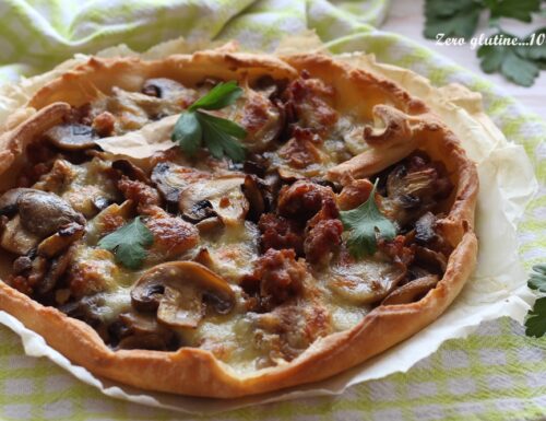 Torta salata con salsiccia e funghi