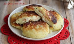 Focaccine di patate ripiene di salmone e mozzarella