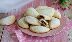 Biscotti mezzaluna ripieni di Nutella