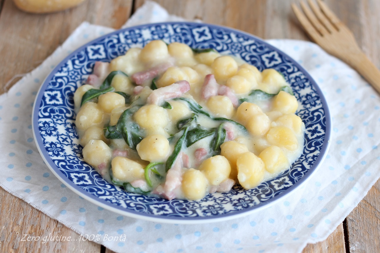 Gnocchi con crema di patate rucola e pancetta - Ricetta