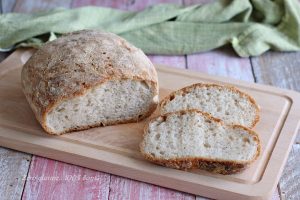 Pagnottina di pane fatto in casa senza impasto