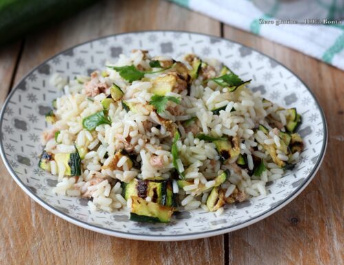 Insalata di riso con zucchine grigliate e tonno