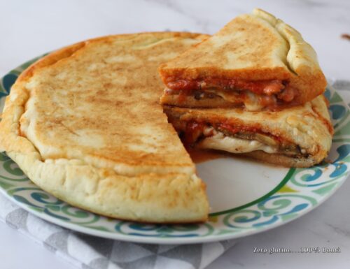 Focaccia in padella ripiena di melanzane