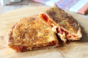 Calzone di pasta sfoglia cotto in friggitrice ad aria