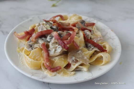 Pappardelle con funghi e speck